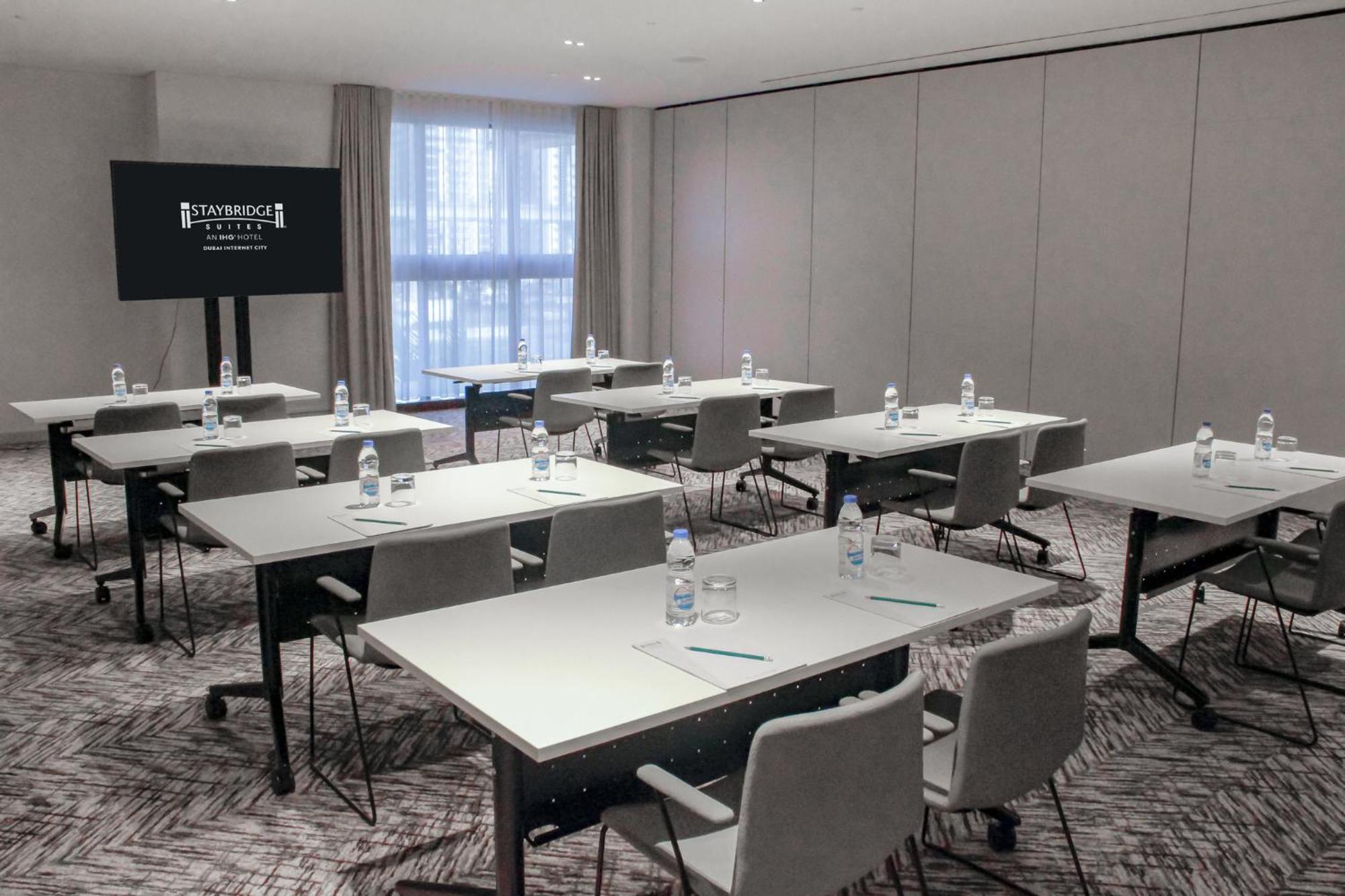 Staybridge Suites Dubai Internet City By Ihg Екстер'єр фото